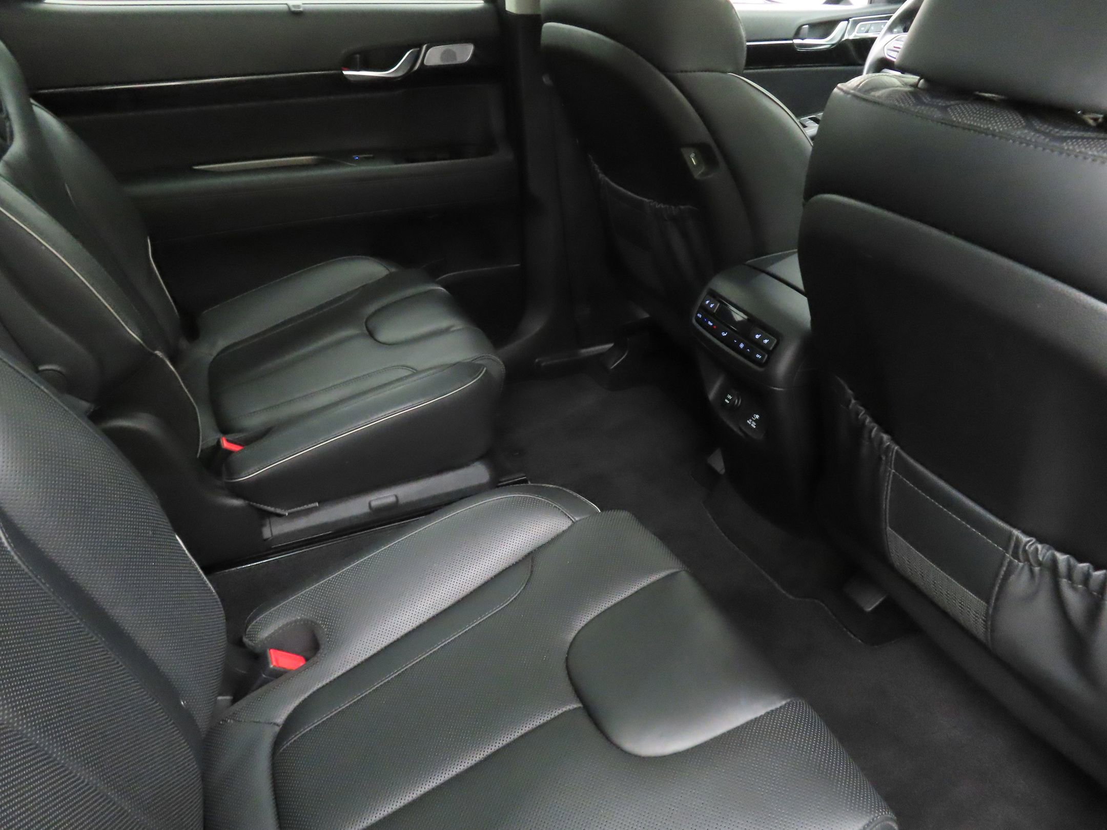 Used 2021 Hyundai Palisade Limited w/ Cargo Package image 26