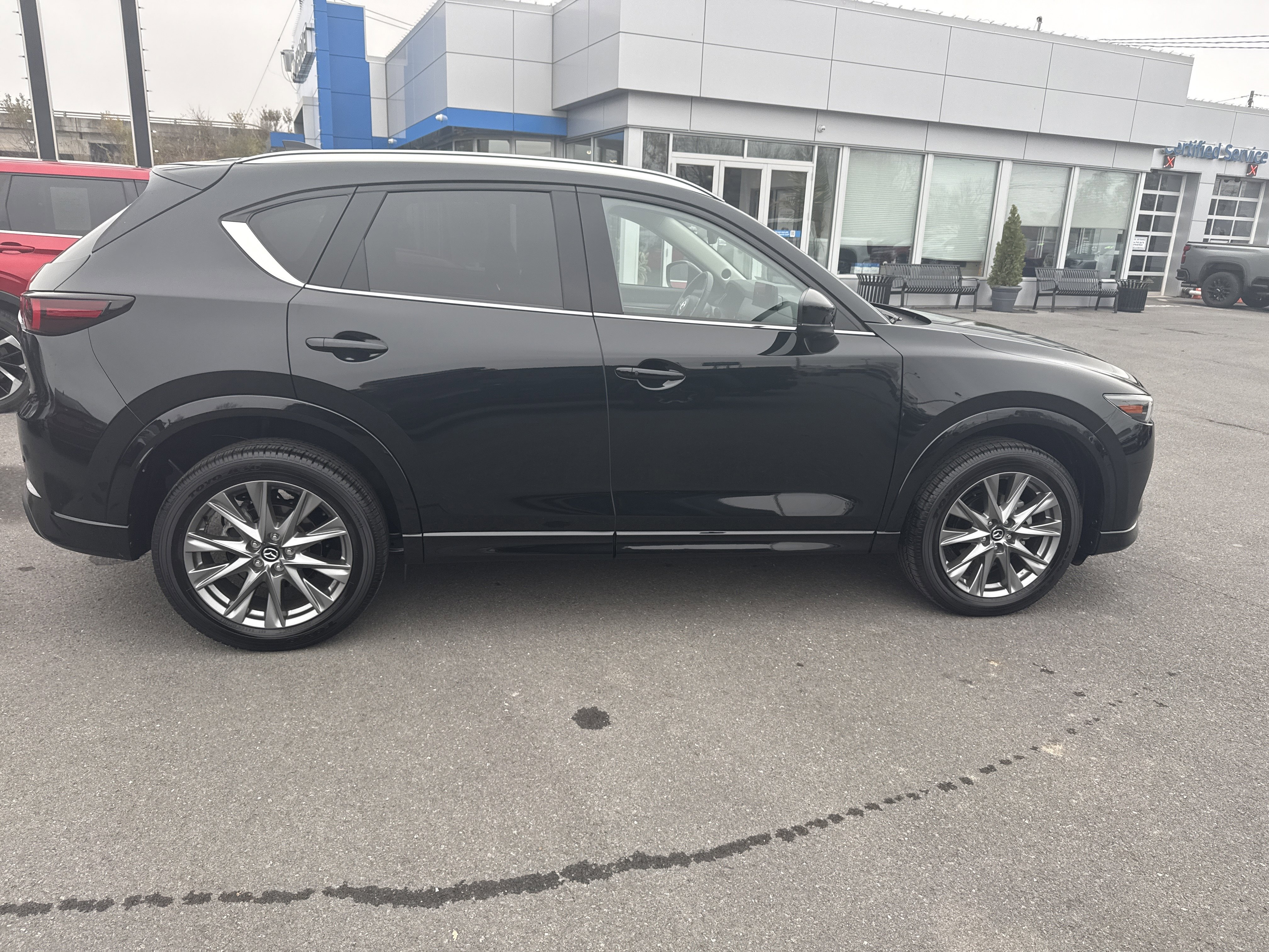 Used 2025 MAZDA CX-5 AWD 2.5 S w/ Premium Plus Pkg image 2
