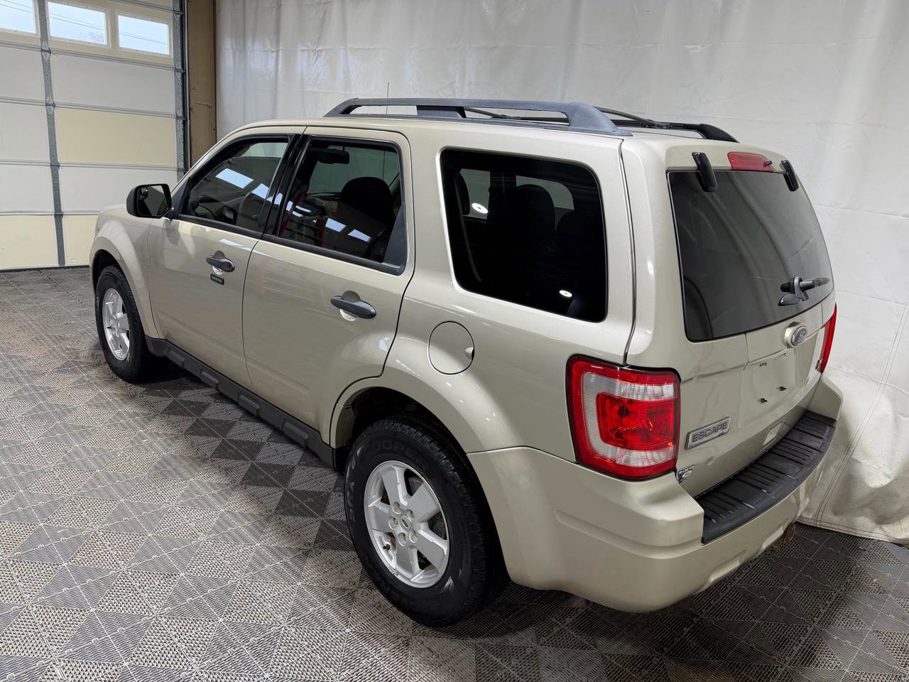 Used 2010 Ford Escape XLT image 4