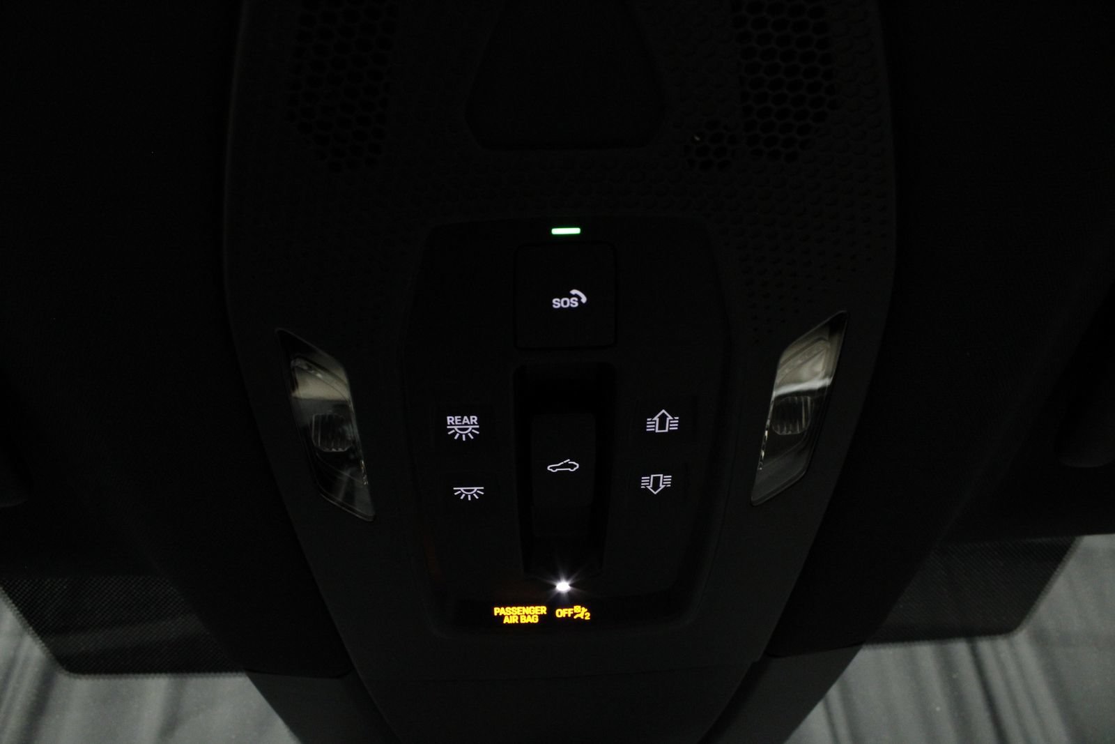 Certified 2025 Porsche Macan Electric RWD image 36