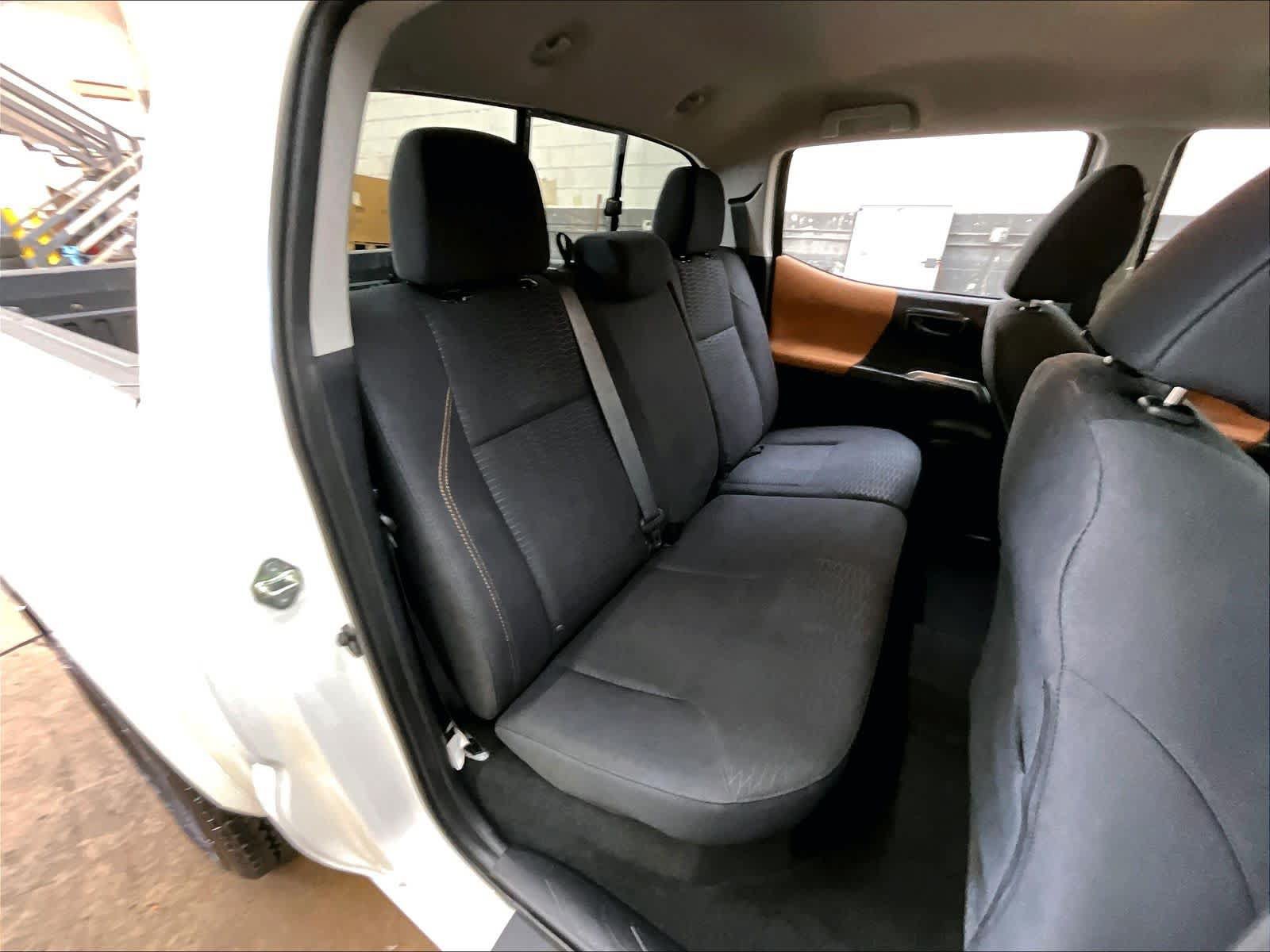 Used 2017 Toyota Tacoma SR5 w/ Tow Package RWD image 34