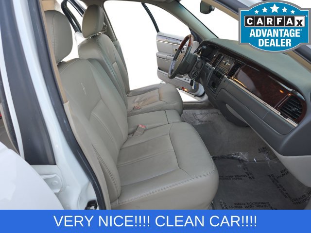 Used 2008 Lincoln Town Car Signature Limited RWD image 9