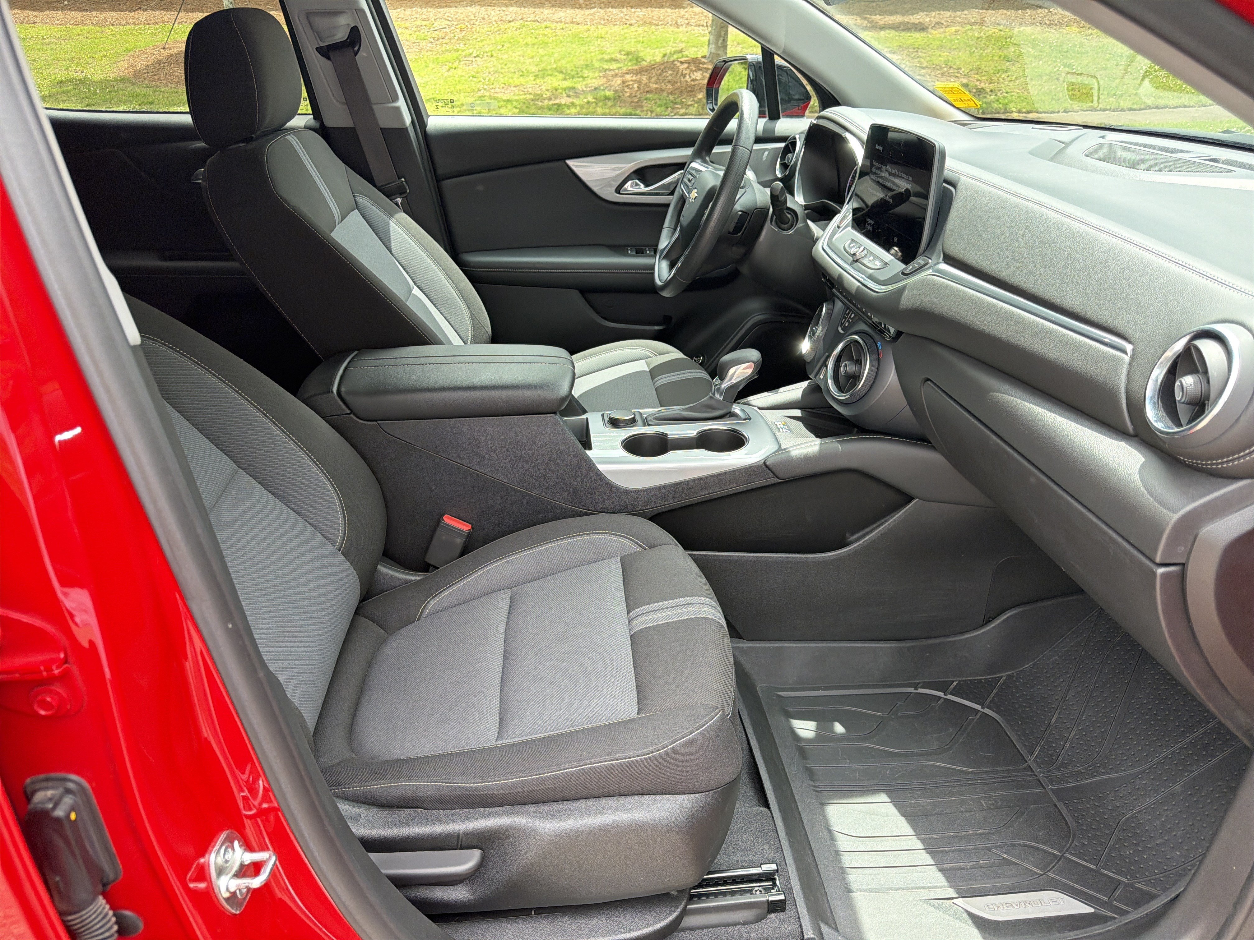 Used 2024 Chevrolet Blazer LT w/ Convenience Package FWD image 13