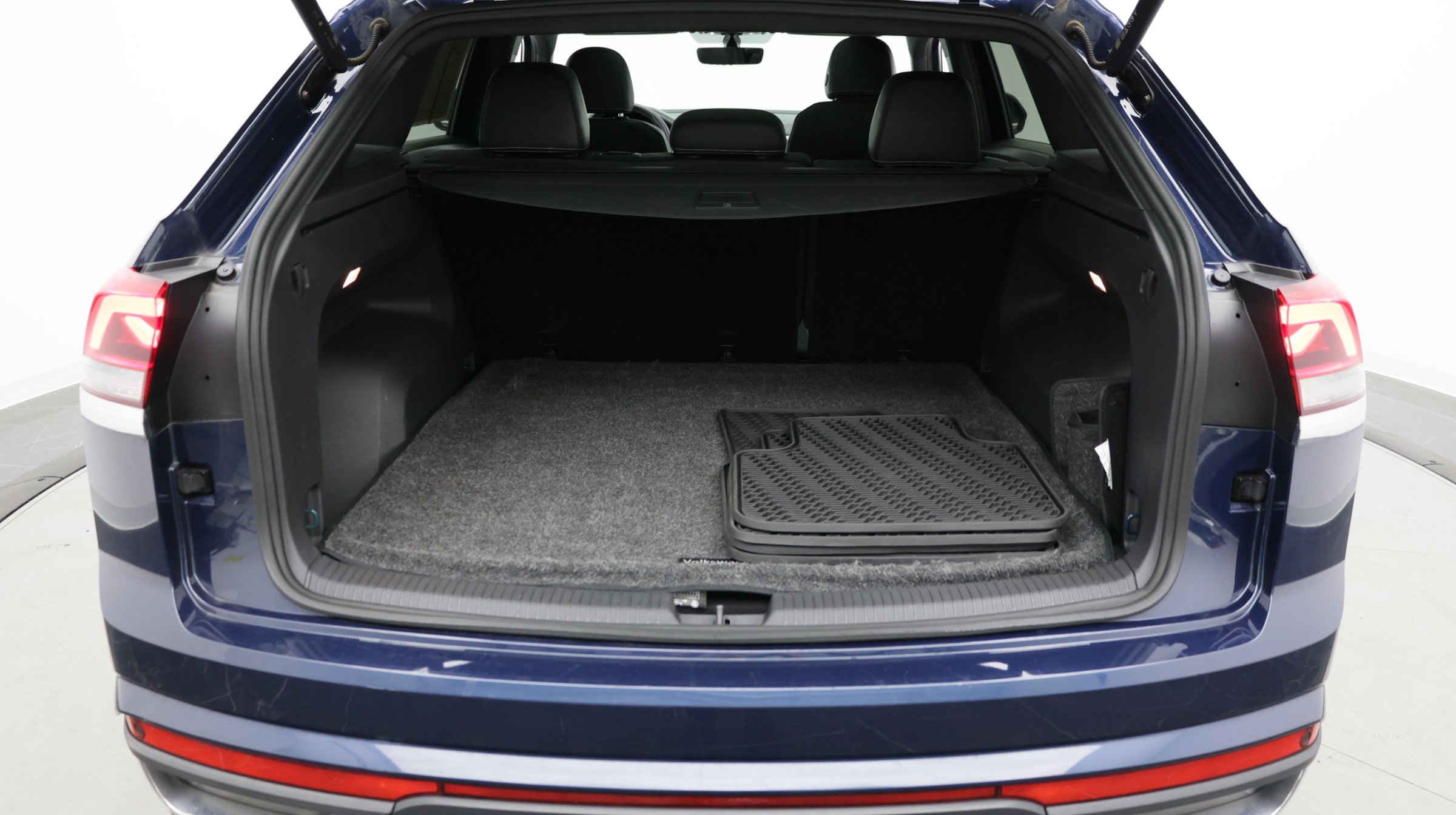 Used 2023 Volkswagen Atlas Cross Sport SE w/ Panoramic Sunroof Package FWD image 30