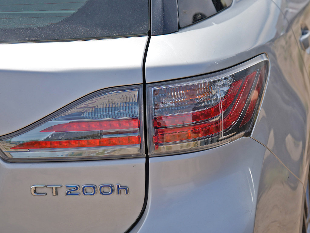 Used 2012 Lexus CT 200h Premium w/ Premium Audio Pkg FWD image 11