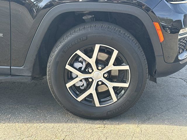 Used 2024 Jeep Grand Cherokee Limited w/ Luxury Tech Group II image 14