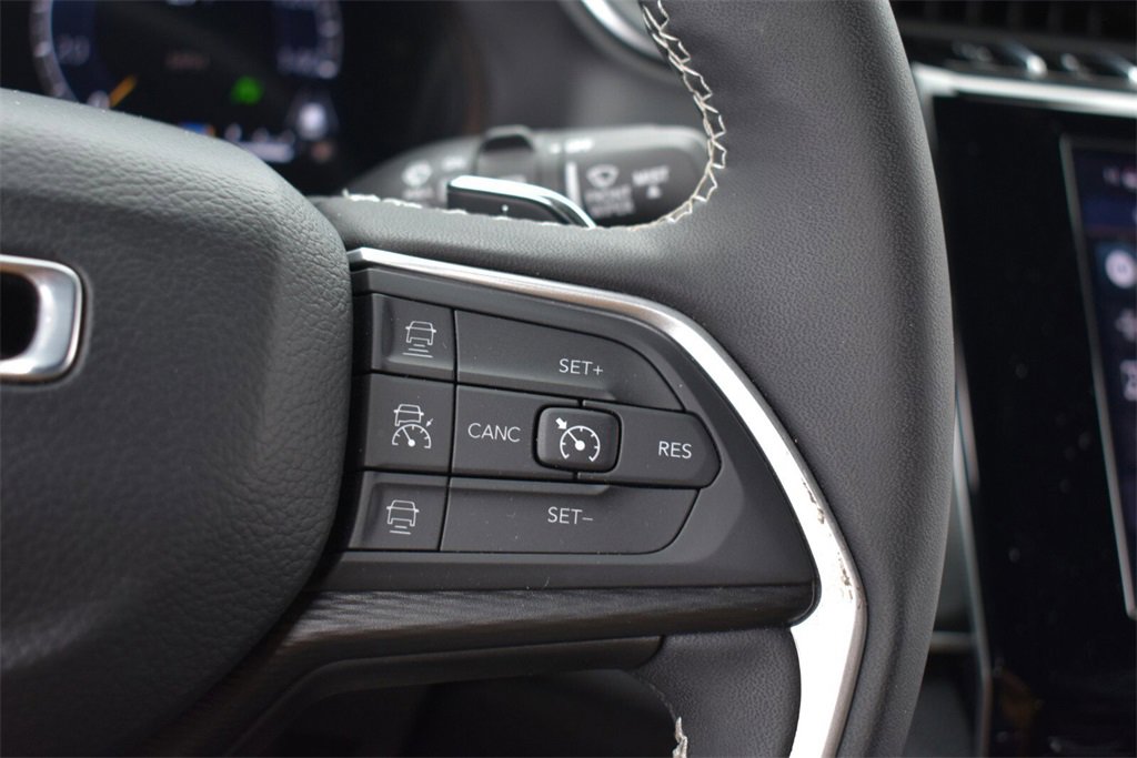 Used 2024 Jeep Grand Cherokee Altitude image 19