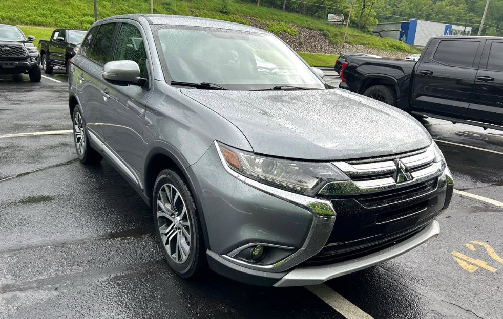 Used 2016 Mitsubishi Outlander SE AWD/4WD image 2