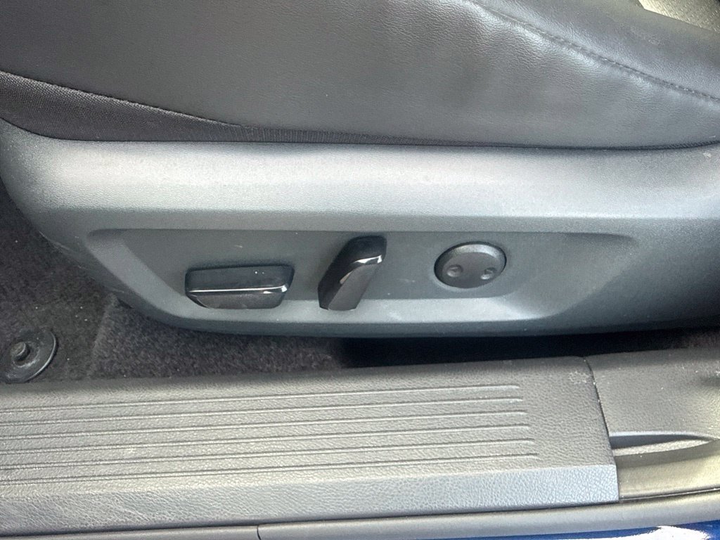 Certified 2025 Nissan Rogue SV w/ SV Premium Package AWD/4WD image 16