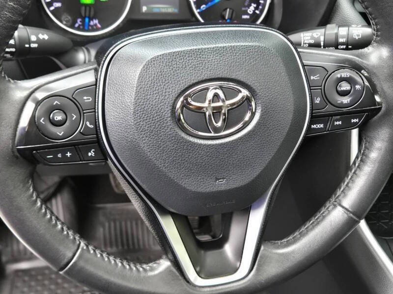 Used 2020 Toyota RAV4 XLE w/ Convenience Package image 19