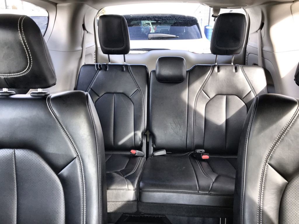 Used 2024 Chrysler Pacifica Touring-L image 22