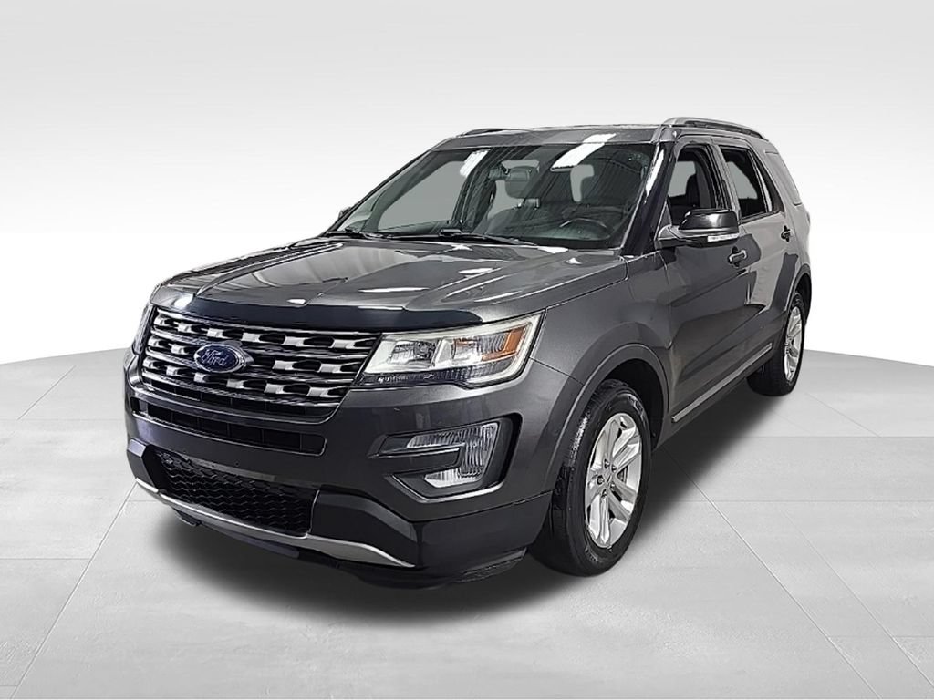 Used 2017 Ford Explorer XLT FWD image 4