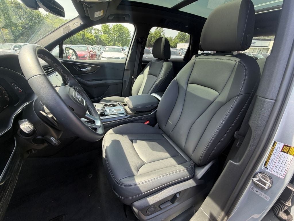 Used 2025 Audi Q7 3.0T Premium Plus AWD/4WD image 12