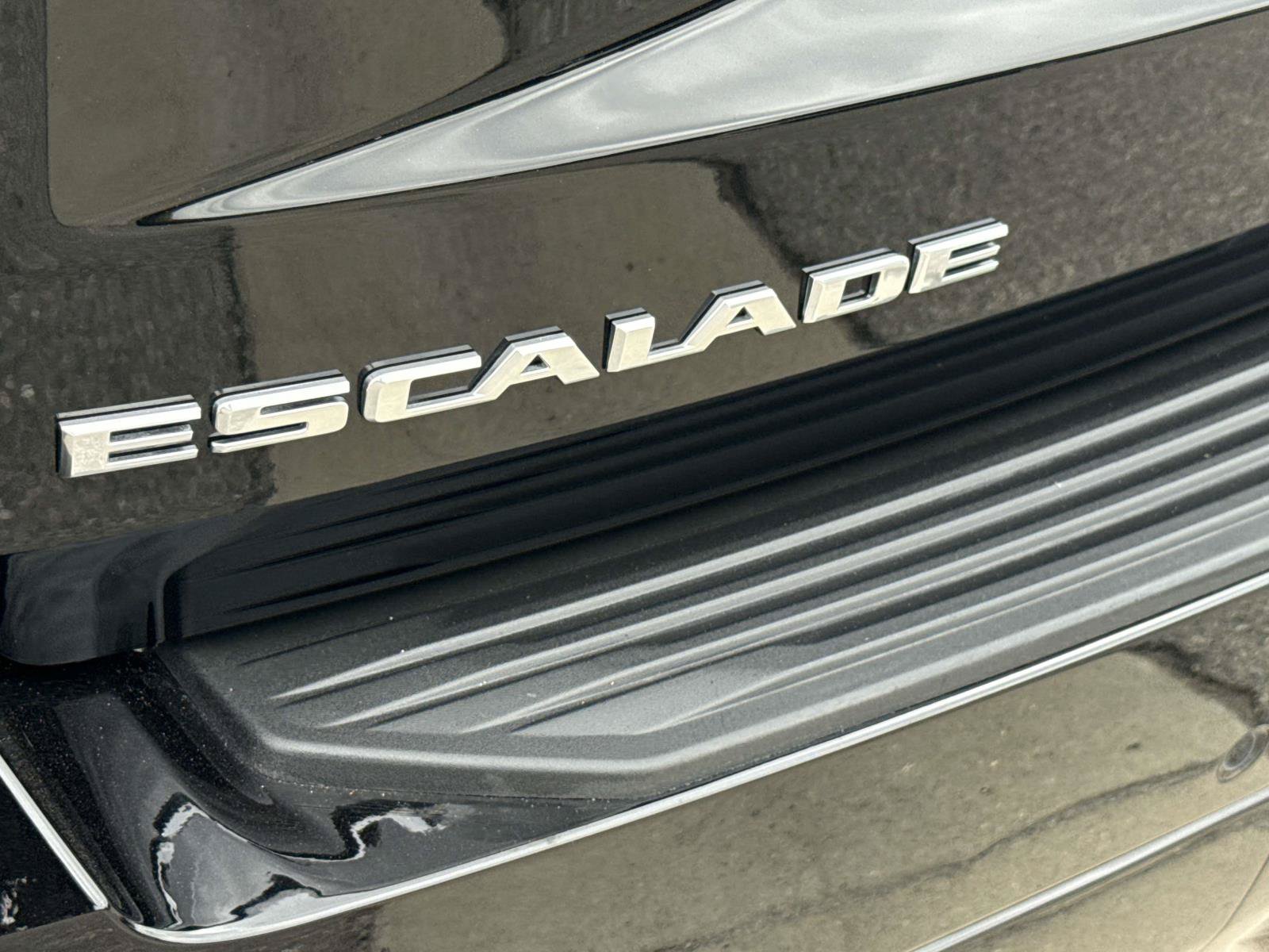 Used 2025 Cadillac Escalade ESV Sport AWD/4WD image 7