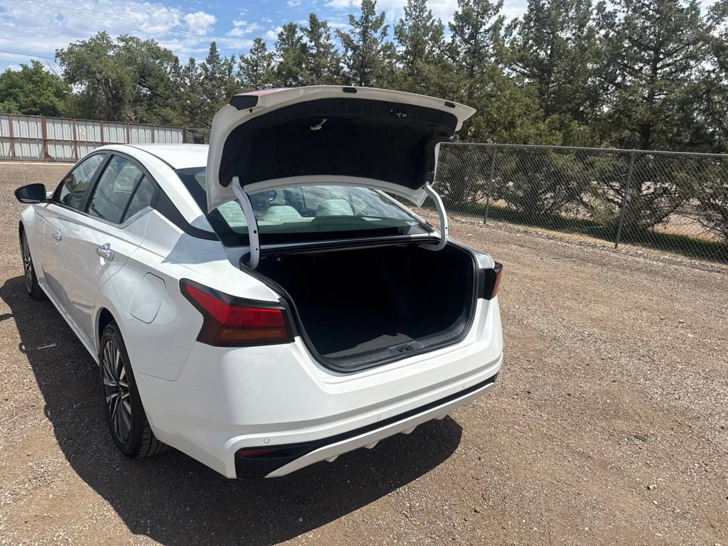 Used 2025 Nissan Altima 2.5 SV FWD image 33