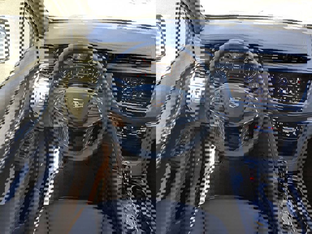 New 2026 Cadillac XT5 Luxury image 18