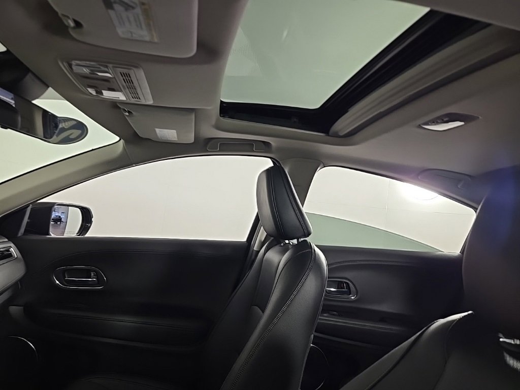 Used 2021 Honda HR-V Touring image 33