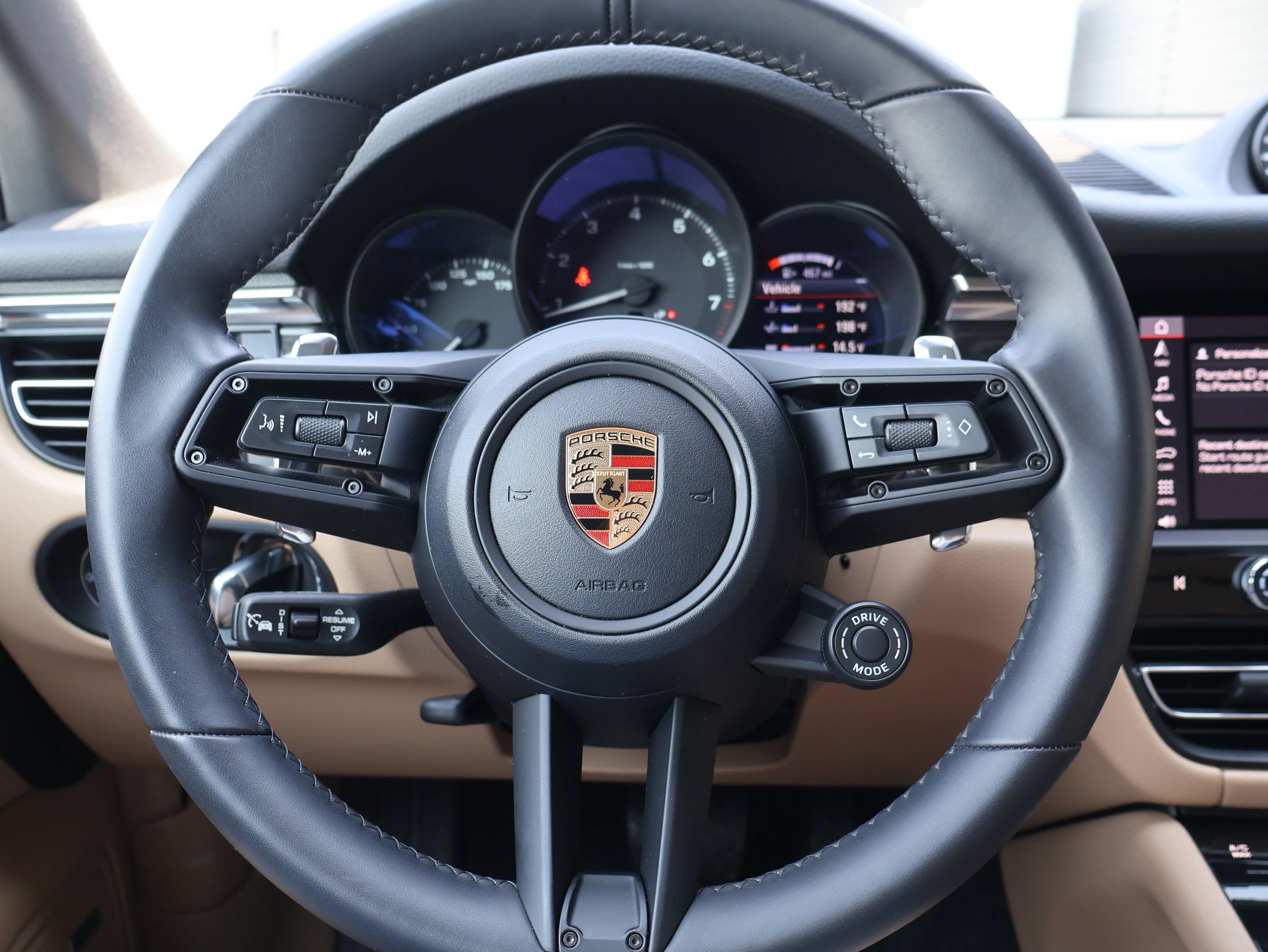Certified 2026 Porsche Macan AWD/4WD image 45
