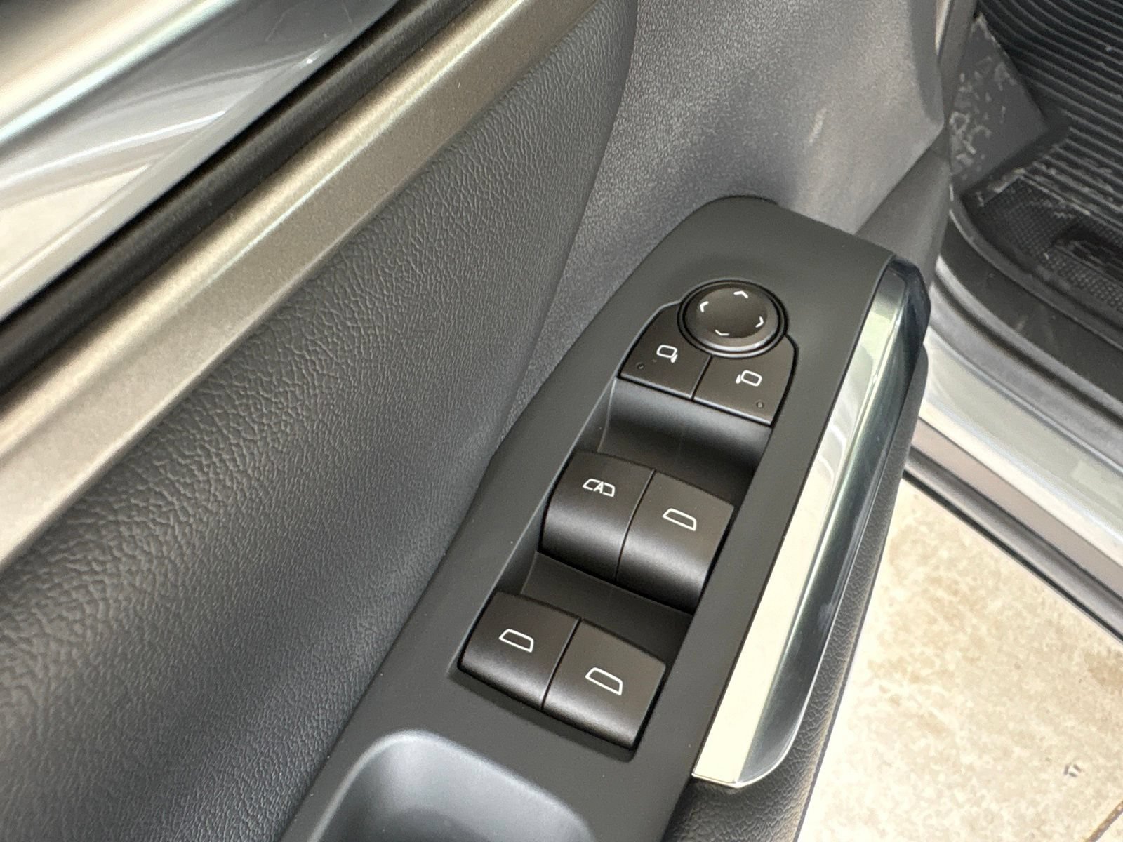 New 2026 Chevrolet Traverse LT w/ Driver Confidence Package FWD image 11