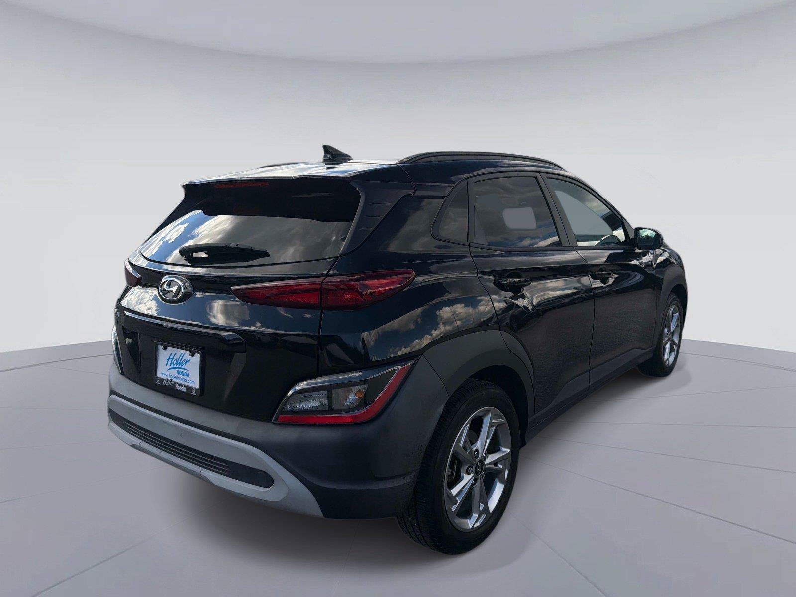 Used 2022 Hyundai Kona SEL w/ Convenience Package FWD image 4