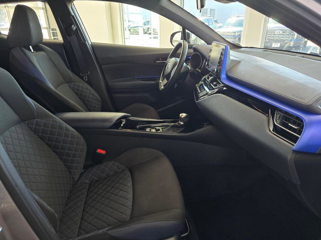 Used 2020 Toyota C-HR XLE image 42