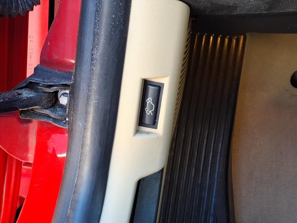 Used 2005 BMW Z4 2.5i image 29