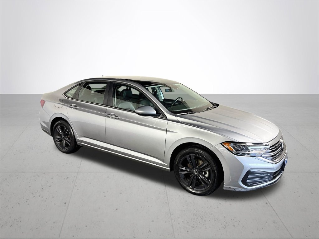 Used 2023 Volkswagen Jetta SE w/ Panoramic Sunroof Package FWD image 5