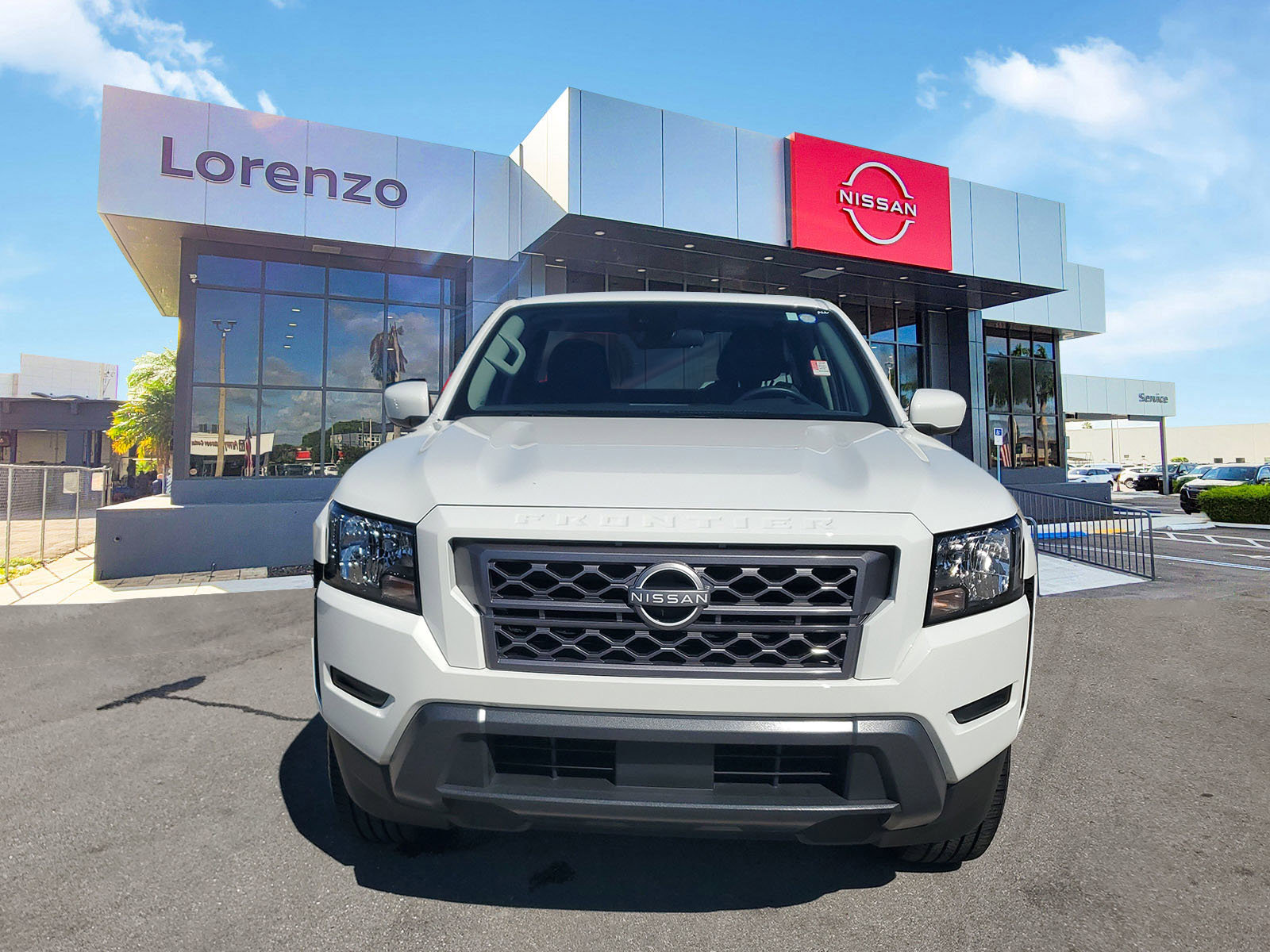 Used 2024 Nissan Frontier SV image 2