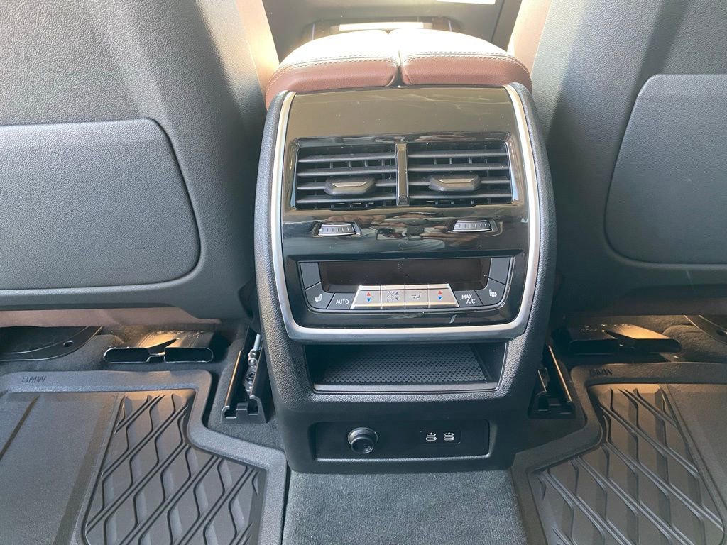 New 2027 BMW X7 xDrive40i AWD/4WD image 8