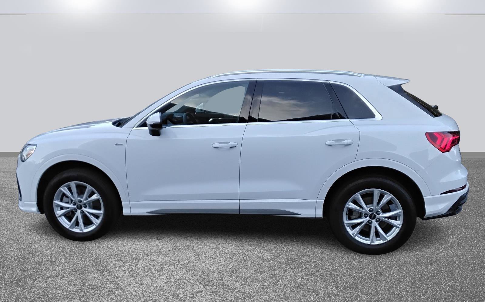 Certified 2025 Audi Q3 2.0T Premium w/ Convenience Package image 6