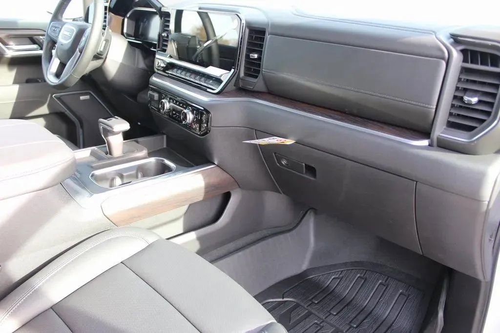 New 2026 GMC Sierra 1500 SLT image 18