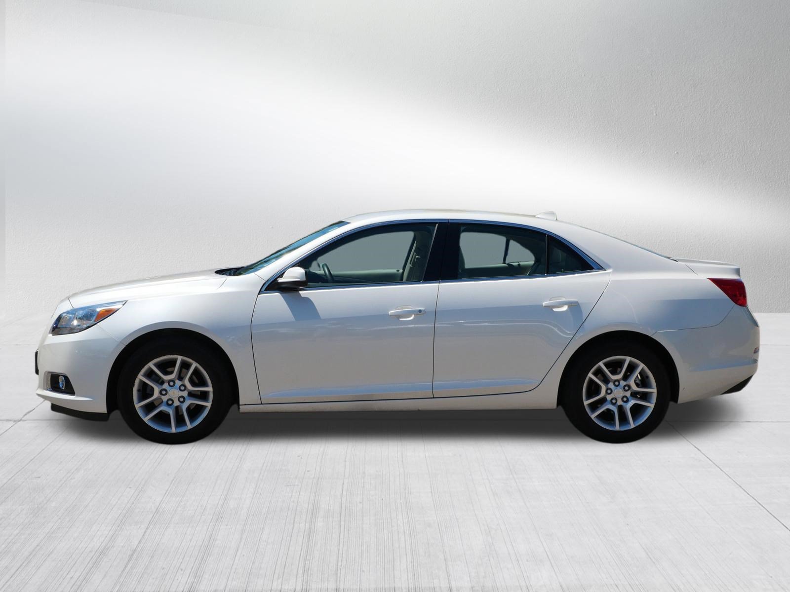 Used 2013 Chevrolet Malibu Eco w/ Leather Package FWD image 4