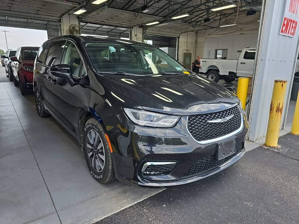 Used 2023 Chrysler Pacifica Touring-L
