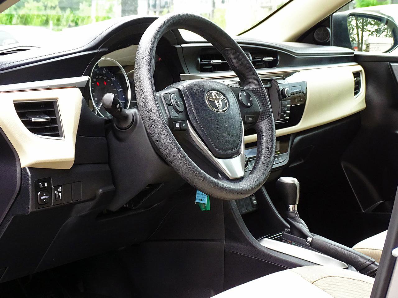 Used 2014 Toyota Corolla LE FWD image 22