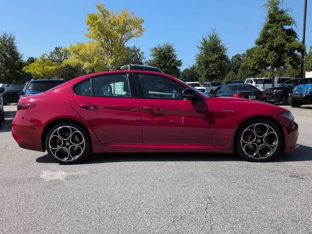Used 2023 Alfa Romeo Giulia Veloce RWD image 3