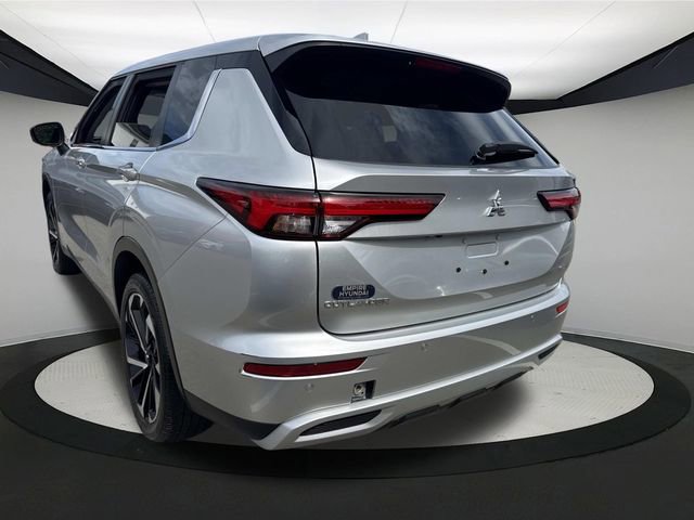 Used 2024 Mitsubishi Outlander SE Black Edition image 12