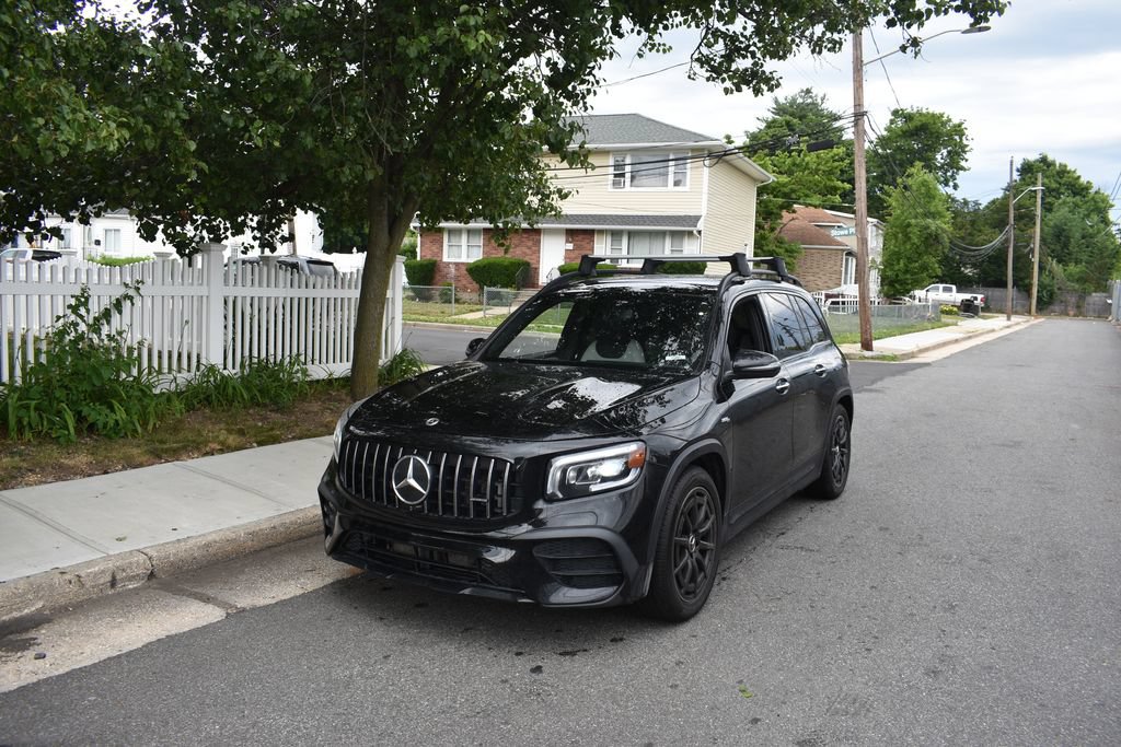 Used 2022 Mercedes-Benz GLB 35 AMG 4MATIC image 2