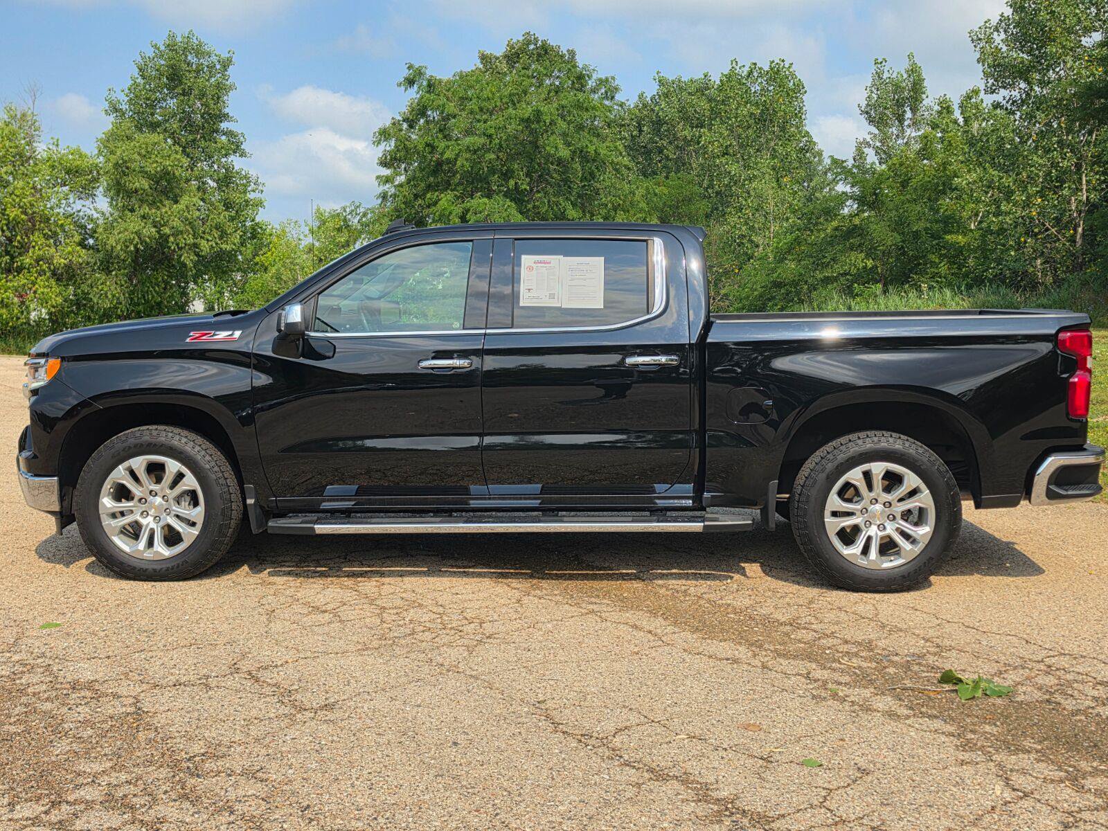 Used 2024 Chevrolet Silverado 1500 LTZ w/ Technology Package AWD/4WD image 15