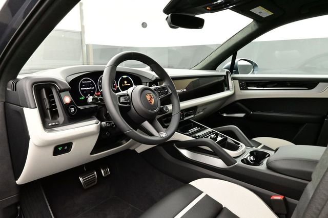 New 2026 Porsche Cayenne GTS AWD/4WD image 4