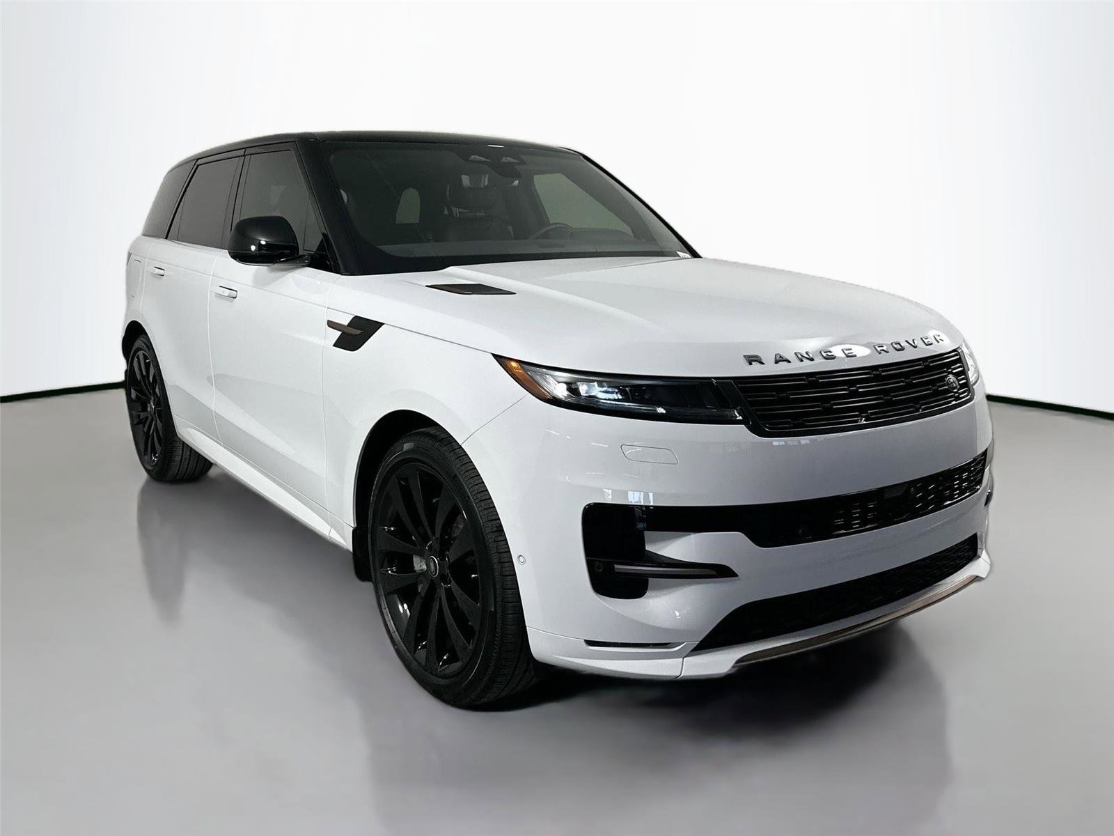 Certified 2025 Land Rover Range Rover Sport Dynamic SE AWD/4WD image 3