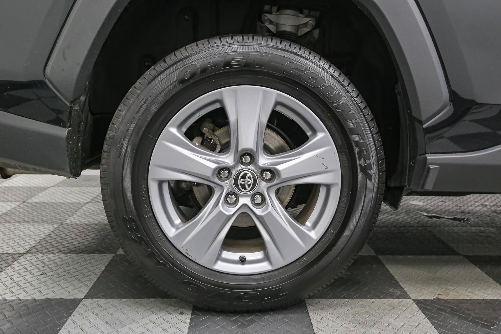 Used 2025 Toyota RAV4 XLE AWD/4WD image 17