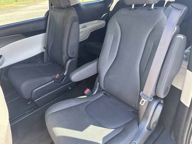 Certified 2023 Kia Carnival LX image 15