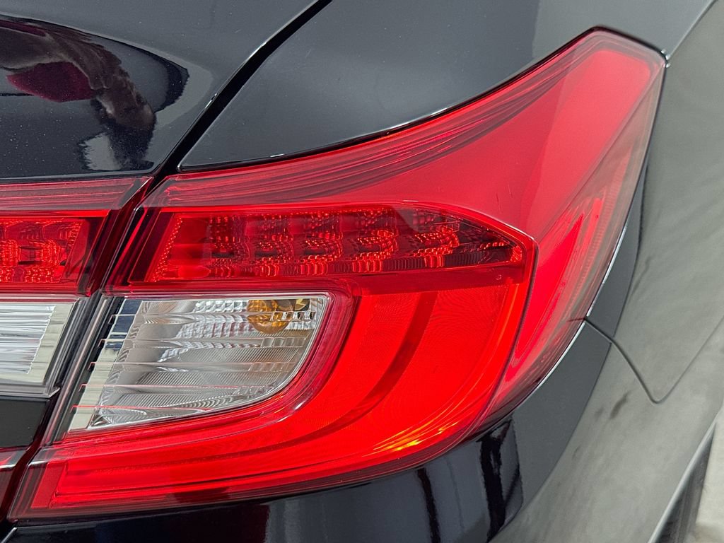 Used 2018 Honda Accord Touring image 33