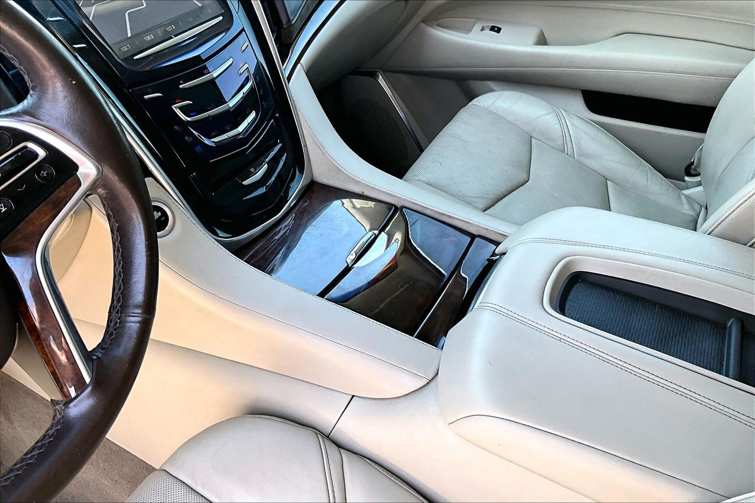 Used 2015 Cadillac Escalade ESV Luxury AWD/4WD image 13