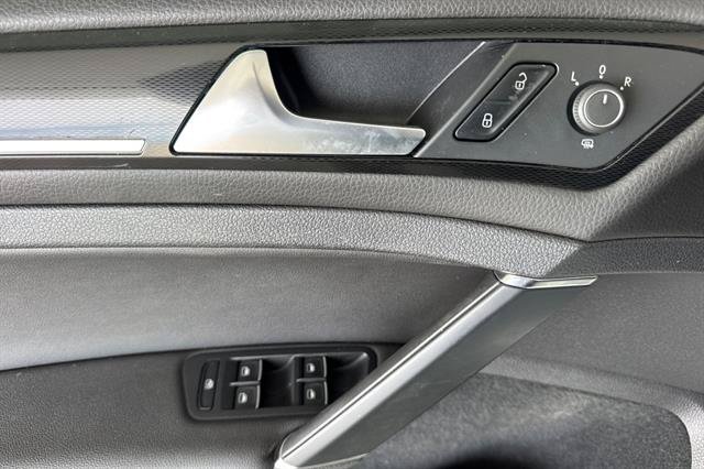 Used 2015 Volkswagen GTI SE w/ Lighting Package (SEL) FWD image 10