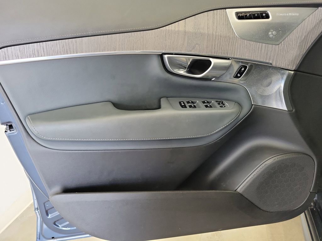 Used 2023 Volvo XC90 T8 Ultimate w/ Lounge Package image 21