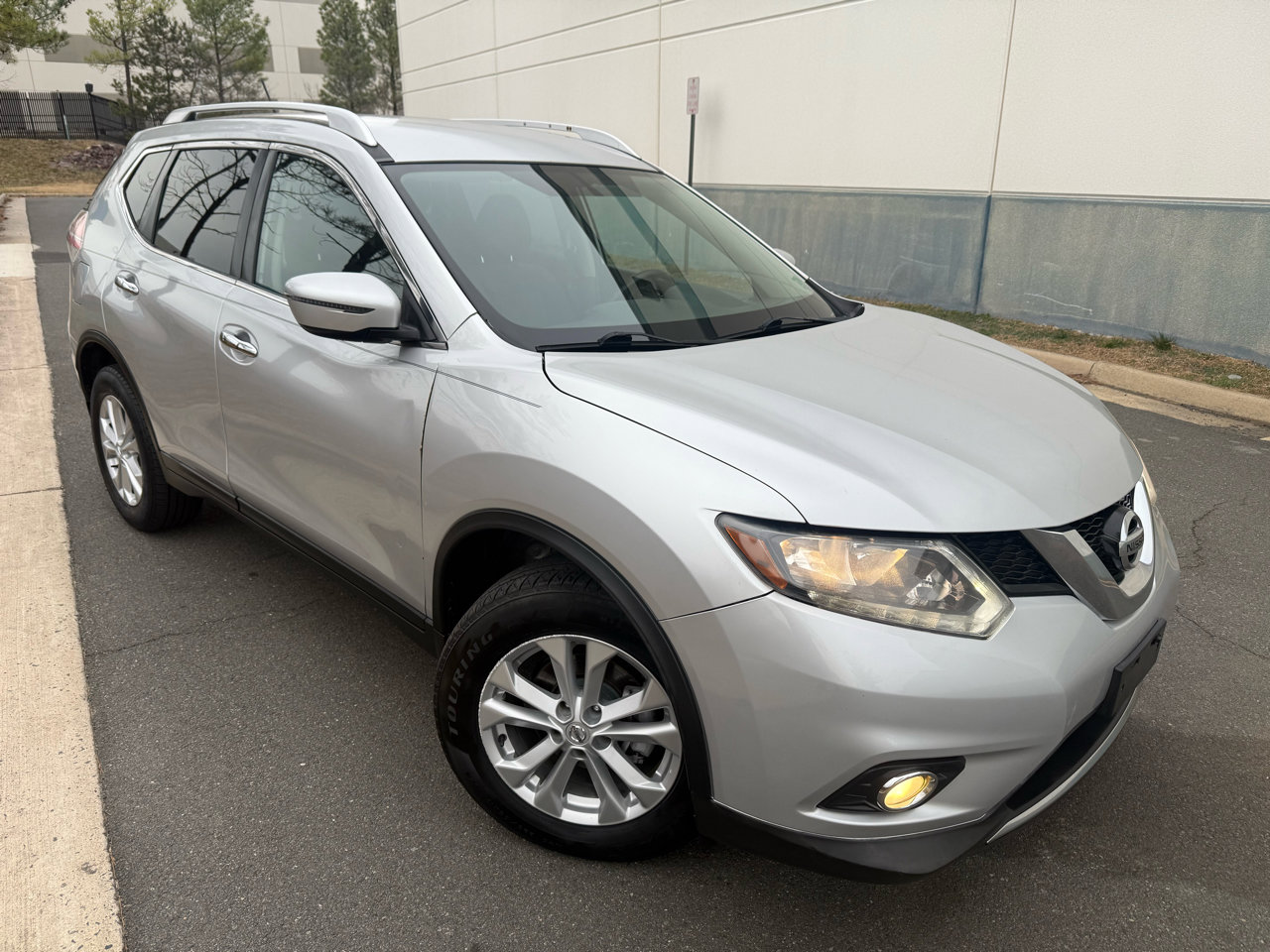 Used 2016 Nissan Rogue SV image 6