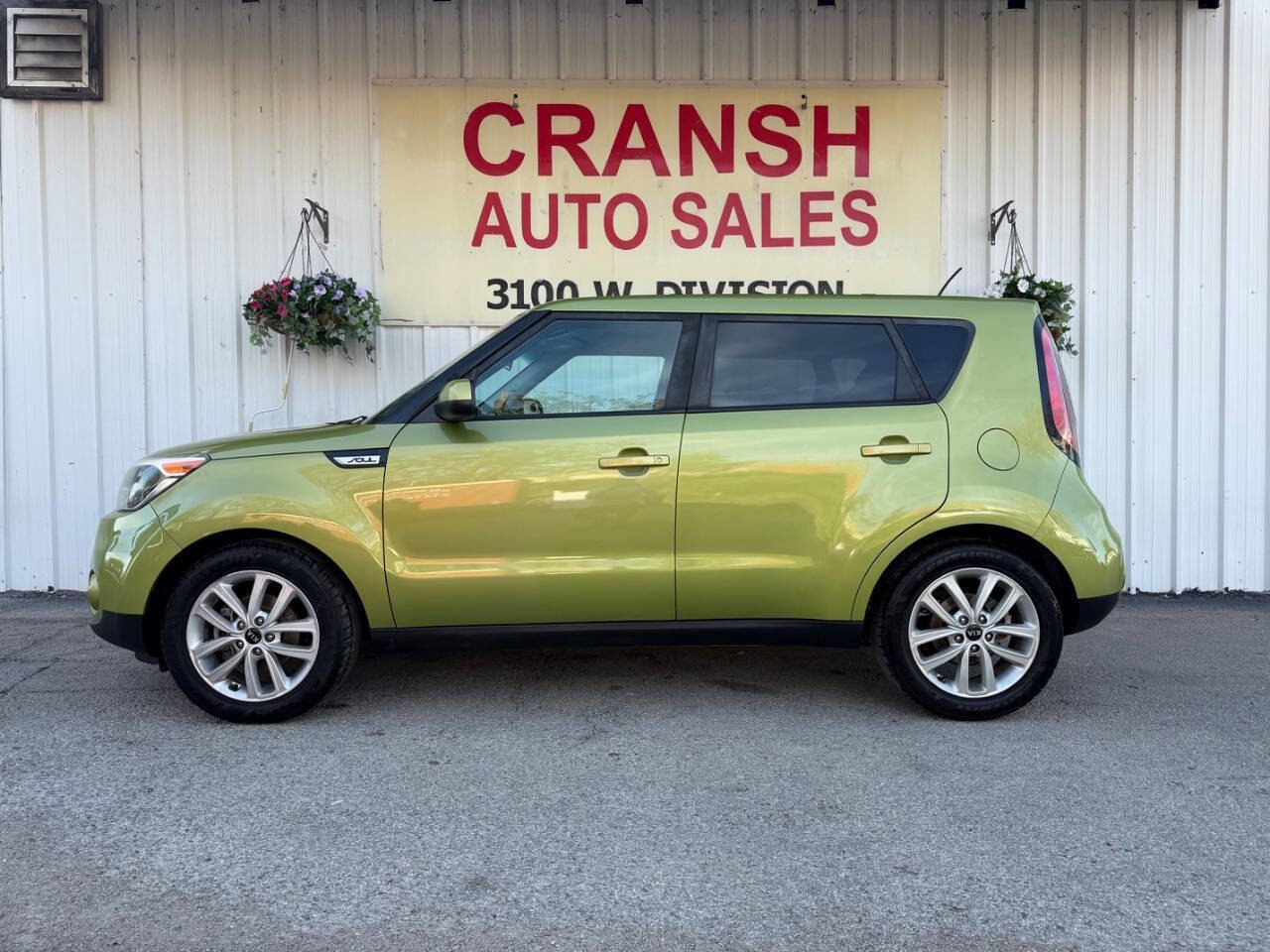 Used 2017 Kia Soul + image 1