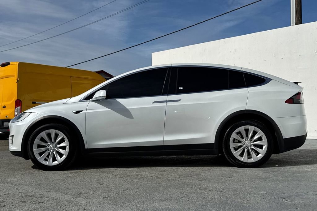 Used 2020 Tesla Model X Long Range image 6