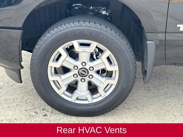 Used 2024 Nissan Titan SV w/ SV Convenience Package image 5